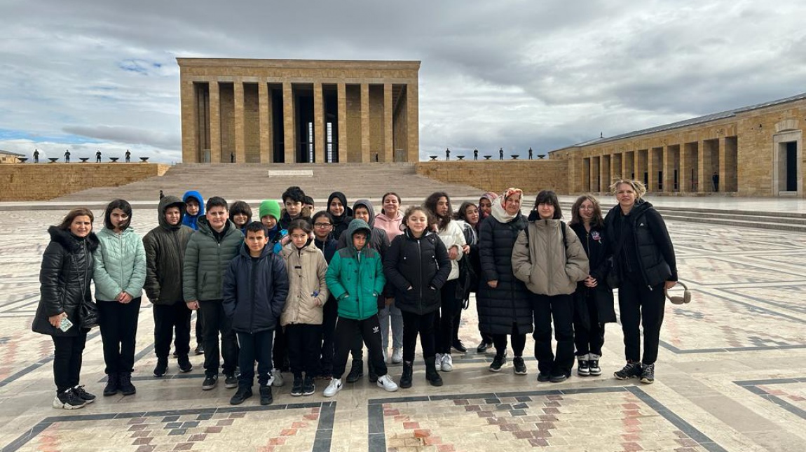 Deprem Bölgesinden Gelen Öğrencilerimizle Anıtkabir'i Ziyaret Ettik